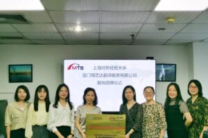 校企合作 | 上海对外经贸大学首次莅临精艺达同时双方签署合作协议并授牌